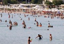 Ούτε ο COVID-19 μας πτοεί: Περίπου το 50% των Ελλήνων σχεδιάζει καλοκαιρινές διακοπές
