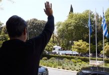 Μια «συναυλία εν κινήσει» κατά του κορονοϊού στους δρόμους της Αθήνας
