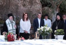 Στο μνημόσυνο για τον Κωνσταντίνο Μητσοτάκη παρέστη ο πρωθυπουργός