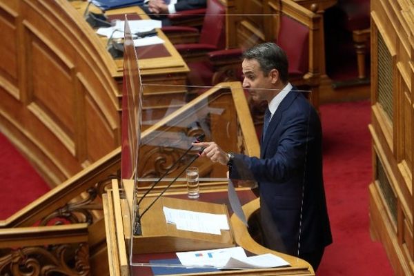 Σφυροκόπημα Μητσοτάκη κατά Τσίπρα στην Βουλή