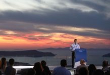 Ο Μητσοτάκης εγκαινίασε στη Σαντορίνη το άνοιγμα του Ελληνικού τουρισμού σε διεθνές επίπεδο