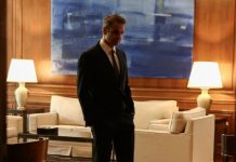 Το παρασκήνιο της απόφασης Μητσοτάκη να «παγώσει» τον ανασχηματισμό