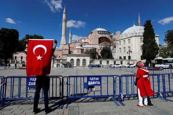O Erdogan κάνει τζαμί την Αγιά Σοφιά
