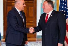 Μπαράζ διπλωματικών κινήσεων της Ελλάδας