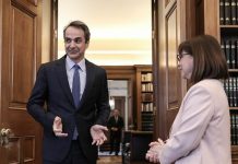 Επικοινωνία Μητσοτάκη με Σακελλαροπούλου, πολιτικούς αρχηγούς και αρχηγό ΓΕΕΘΑ