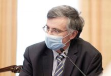 Τσιόδρας: Κίνδυνος έξαρσης της πανδημίας σε περιοχές με πολλούς ανεμβολίαστους