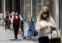 Μέτρα για την Αττική αποφασίζουν οι ειδικοί-Μάσκα στους κλειστούς χώρους