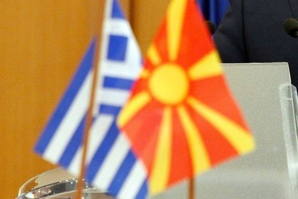 Στον «πάγο» βάζει η Βουλή τις συμφωνίες με τη Β. Μακεδονία
