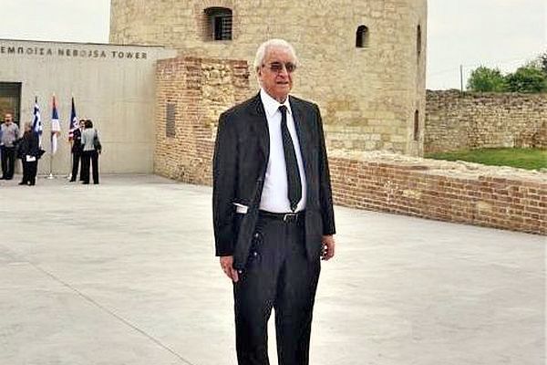 Νίκος Ζίας