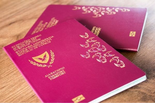 Κύπρος: «Επ' αυτοφώρω» ο πρόεδρος της Βουλής και βουλευτής «πουλούσαν» διαβατήριο