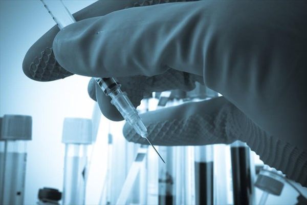 Νεκρός εθελοντής που συμμετείχε στις δοκιμές του εμβολίου της Οξφόρδης