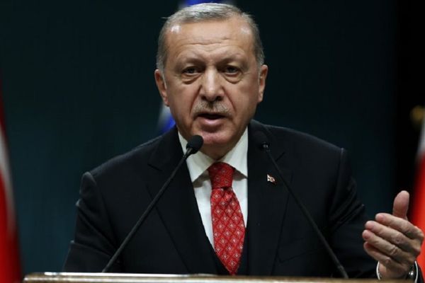 Προκλητικός Ερντογάν: Πριν 100 χρόνια πετάξαμε τον εχθρό στη θάλασσα της Σμύρνης
