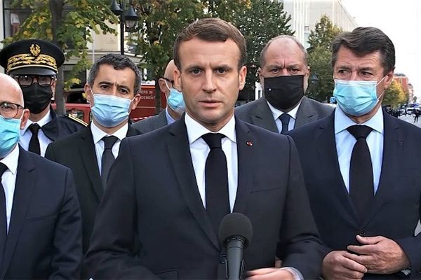 Macron: Η Γαλλία δέχεται επίθεση -Τρεις επιθέσεις από ακραίους ισλαμιστές