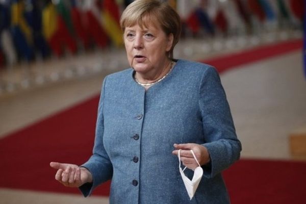 Handelsblatt: Η Ελλάδα απομακρύνεται από τη Γερμανία