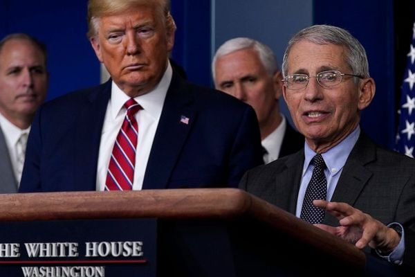 Ο Trump χαρακτήρισε «ηλίθιο» και «καταστροφή» τον κορυφαίο λοιμωξιολόγο Anthony Fauci!
