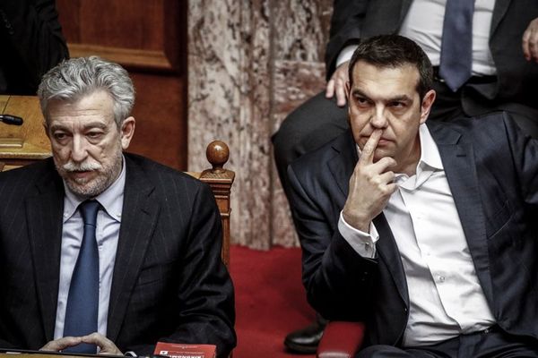ΣΥΡΙΖΑ: Σε κρίση για τις παλιές «διευκολύνσεις» στη Χρυσή Αυγή - Διέγραψαν τον Κοντονή