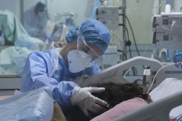 O coronavirus συνεχίζει να πολιορκεί τη χώρα- Πάνω από 2000 κρούσματα, 101 νεκροί