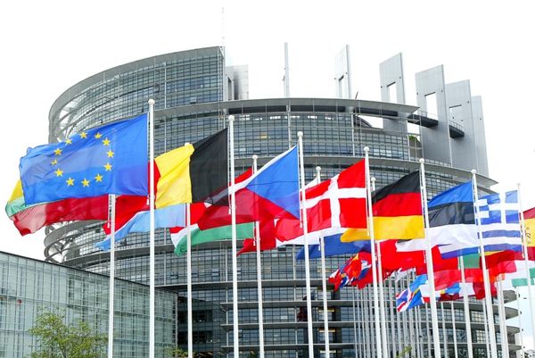 Το Ευρωκοινοβούλιο καταδικάζει την Τουρκία για τα Βαρώσια