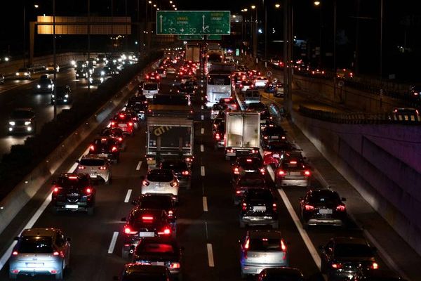 Η κίνηση στους δρόμους της Αθήνας ξεπέρασε την παραμονή των Χριστουγέννων!