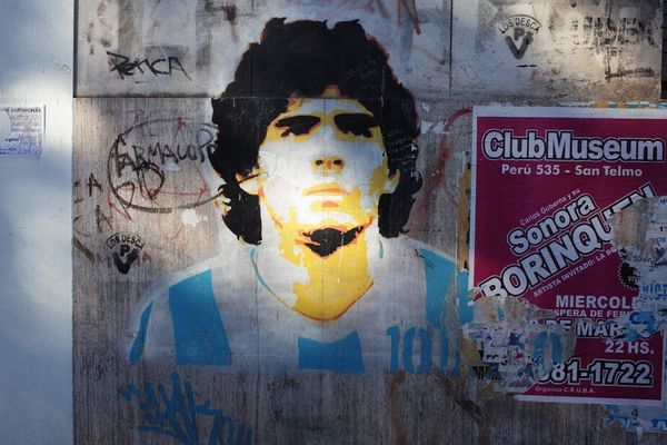 Έφυγε στα 60 του o θρύλος του παγκοσμίου ποδοσφαίρου Diego Maradona
