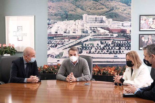 Μητσοτάκης: Χριστούγεννα με μια οικογένεια ακόμα