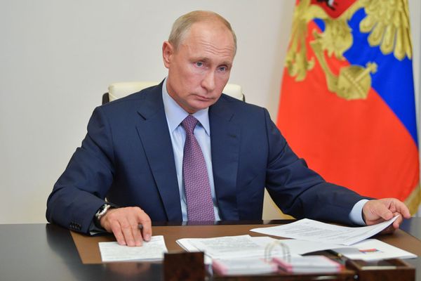 Ανησυχία για τον Putin: Έπαθε κρίση βήχα σε τηλεδιάσκεψη για τον coronavirus