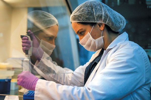 Μάχη με την πανδημία δίνει η χώρα-1.667 νέα κρούσματα, 98 νεκροί