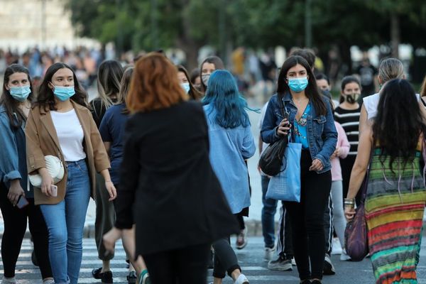 Κλιμακωτά ανεβάζουν ρολά τα καταστήματα-Φόβοι για τρίτο κύμα της πανδημίας