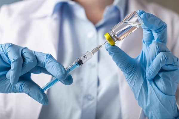 Έρευνα: Δύο στους τρεις Έλληνες θα κάνουν το εμβόλιο