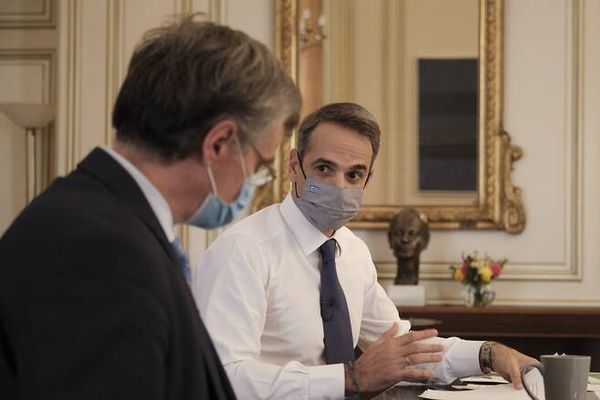 Τηλεδιάσκεψη υπό τον Μητσοτάκη για το εμβόλιο: Έτοιμοι στο τέλος του μήνα