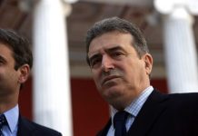 Χρυσοχοΐδης: Οι επέτειοι καταστροφής της Αθήνας τελείωσαν-Σόου Σπίρτζη με ανθοδέσμη