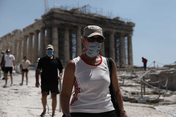 Στο «κόκκινο» η Αττική: Τριπλάσιο ιικό φορτίο, ανησυχία για τις επόμενες ημέρες