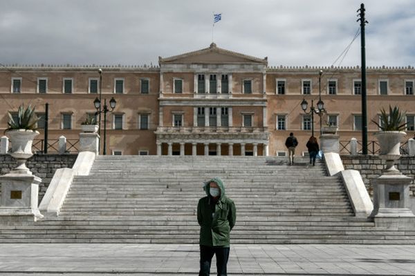 Βαριά η σκιά της πανδημίας στη χώρα: 80 νεκροί, 3.869 νέα κρούσματα