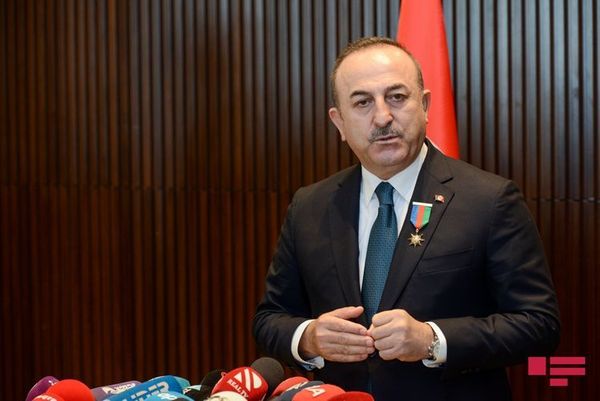 Ο Τσαβούσογλου απειλεί την Ελλάδα παρουσία του Γερμανού ΥΠΕΞ