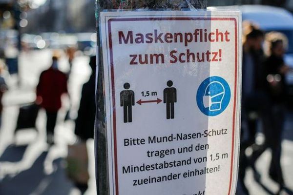 Γερμανία: Διακεκριμένος λοιμωξιολόγος προειδοποιεί για 100.000 νέα κρούσματα ημερησίως