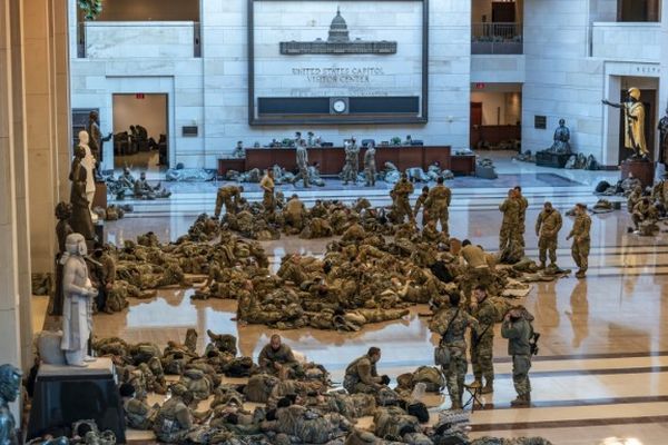 Φρούριο το Καπιτώλιο- Πρωτοφανείς εικόνες στη συζήτηση για παραπομπή Τραμπ