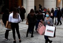 Άλμα με 842 νέα κρούσματα τα 427 στην Αττική