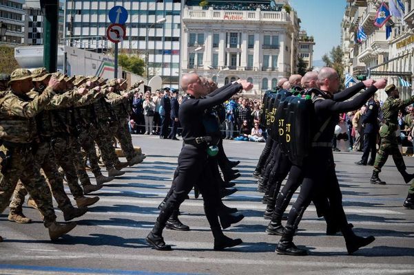 Στο Τατόι παρουσία Πούτιν – Μακρόν η παρέλαση για την 25η Μαρτίου;