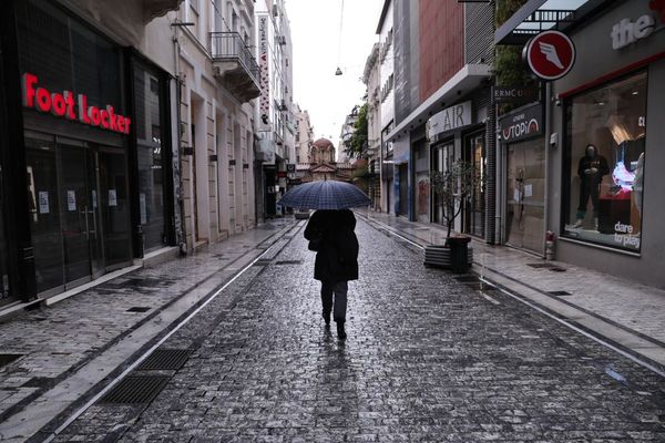 Ένα βήμα πριν το lockdown η Αττική