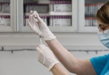 Politico: Αργεί η ανοσία-Που βρίσκεται η Ελλάδα και ΕΕ με τα εμβόλια