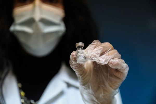 Handelsblatt: Η Ελλάδα χώρα-πρότυπο στους εμβολιασμούς -Η επιχείρηση «Ελευθερία» λειτουργεί ρολόι