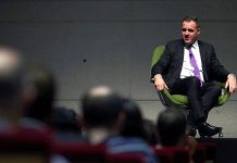 Νιλ Φέργκιουσον: Ο Μητσοτάκης ήταν ένας από τους λίγους ηγέτες που εκτίμησε τη σοβαρότητα της κατάστασης