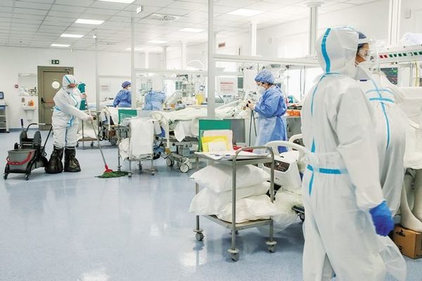 Σοκ με 3.586 νέα κρούσματα, 699 στις ΜΕΘ