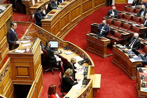 Βουλή- Μητσοτάκης: Απαντά με μέτρα για το #metoo στην επιχείρηση λάσπης του ΣΥΡΙΖΑ