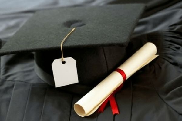 Χαμηλά η Ελλάδα στην απασχόληση πτυχιούχων
