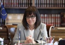 Τζένιφερ Άνιστον: Αποθεώνει την Κατερίνα Σακελλαροπούλου ως «γυναίκα που φέρνει την αλλαγή»