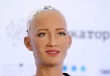Σε μαζική παραγωγή το ρομπότ οικιακή βοηθός «Σοφία», λόγω πανδημίας!