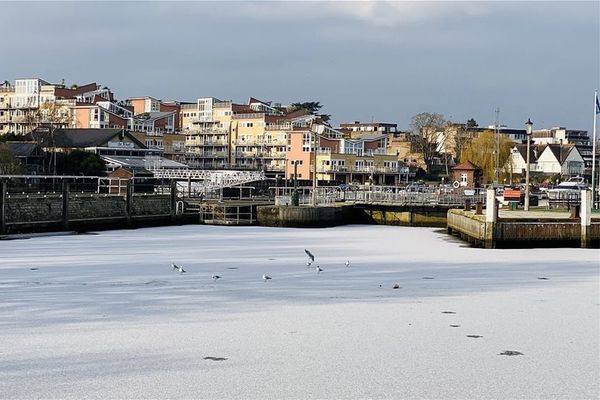 Πάγωσε ο Τάμεσης πρώτη φορά μετά από 60 χρόνια