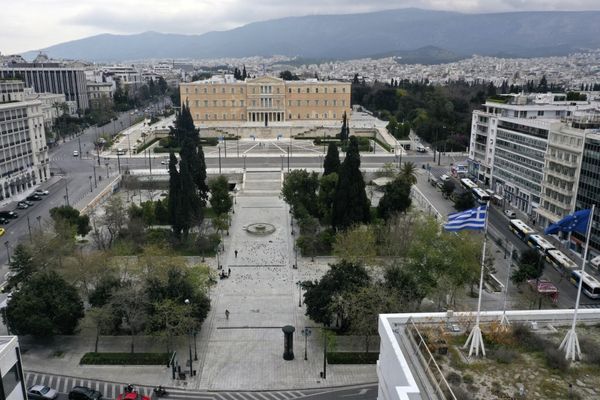 Ασφυκτική πίεση με πάνω από 2.500 κρούσματα - Τα 1.322 στην Αττική