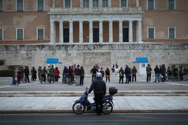 Ανησυχία ειδικών για διαδηλώσεις και μη τήρηση του lockdown